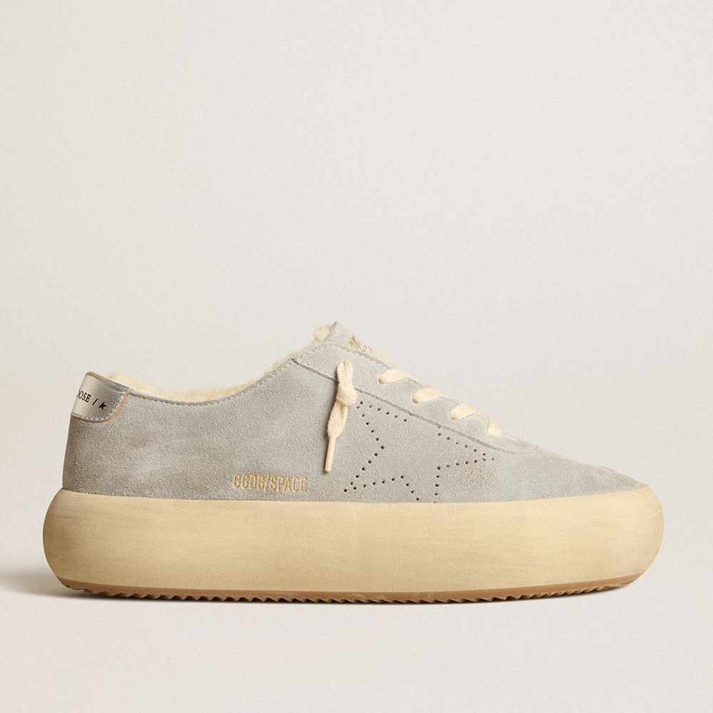 Golden Goose Space-Star Sneakers In Ice-gray Suede With Shearling Lining GMF00345.F005620.70100