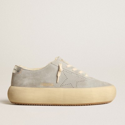 Golden Goose Space-Star Sneakers In Ice-gray Suede With Shearling Lining GWF00345.F005620.70100