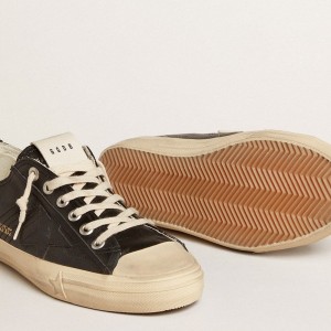 Golden Goose V-Star Sneakers In Black Nappa Leather With A Black Leather Star GMF00129.F005033.90100